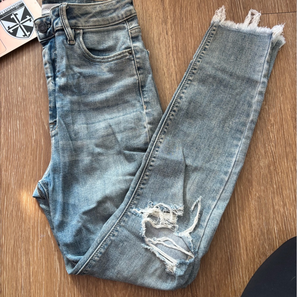 Ripped skinny jeans